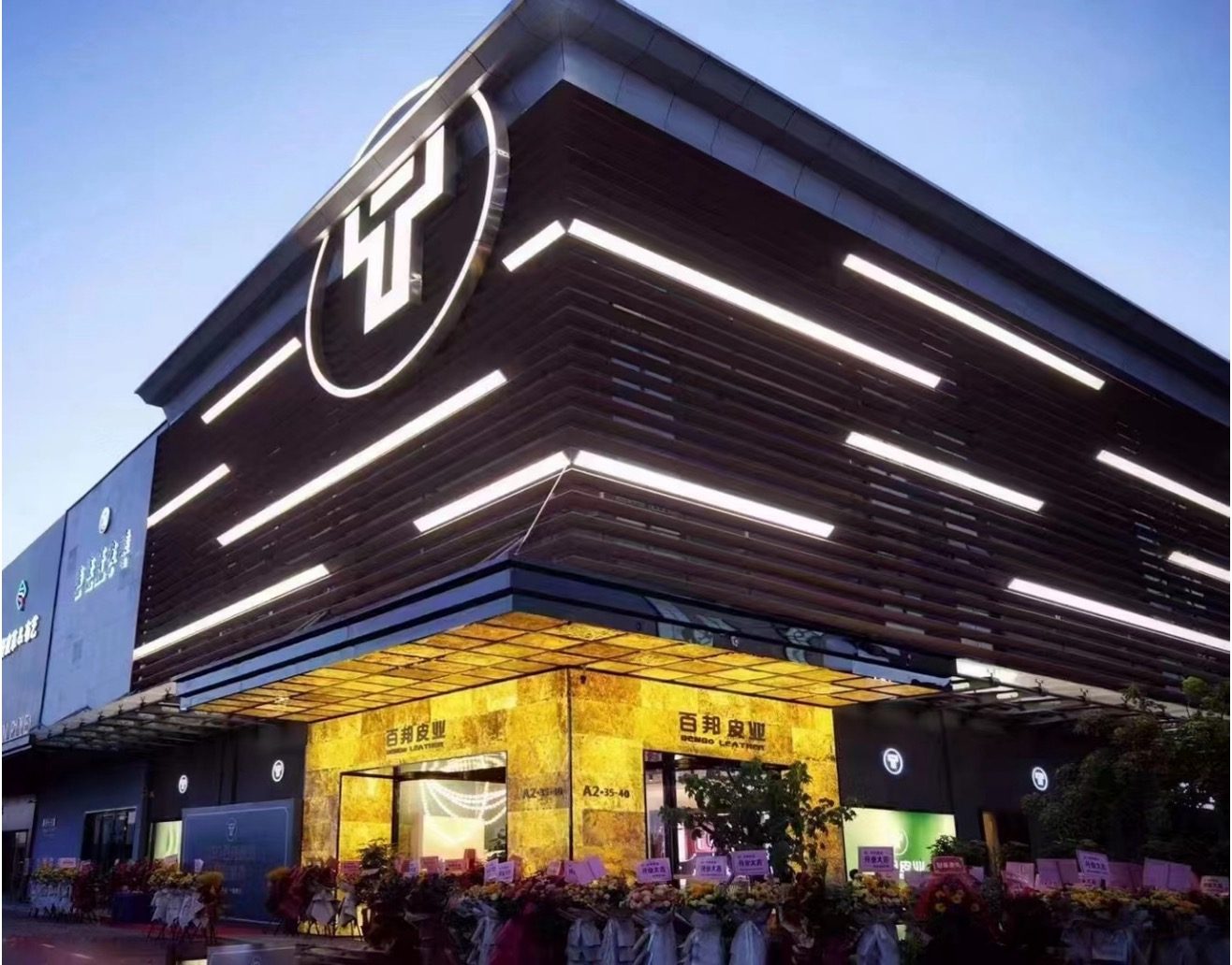 商場外牆透光|Backlit mall façade